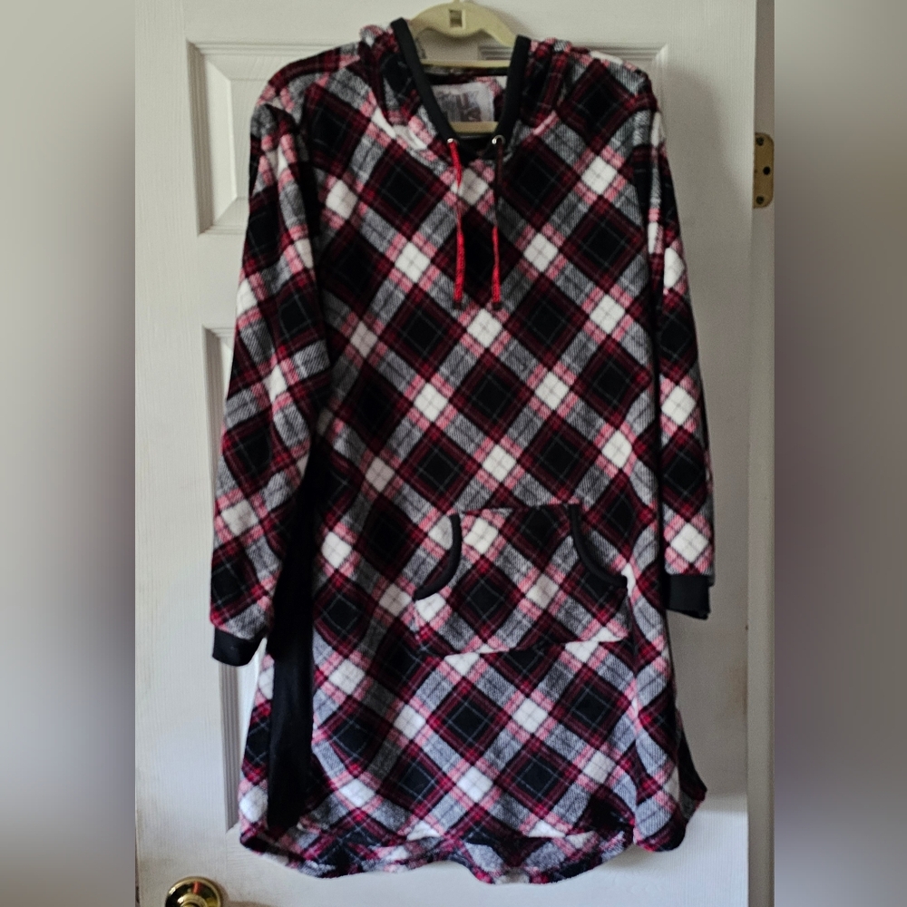 Muk Luks Red and Black Plaid Lounger